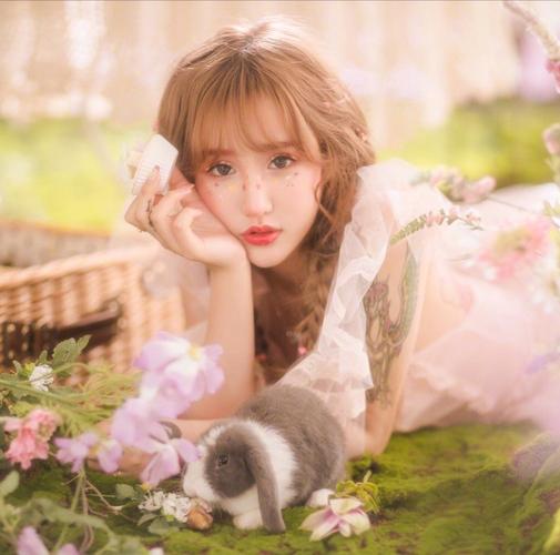 快手黑暗萝莉大美出轨传闻背后，网红人设崩塌与情感道德的边界究竟在哪里？