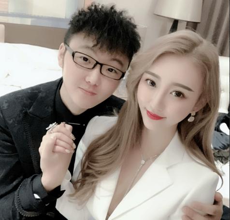 快手样哥的前女友身份曝光？背后故事与情感纠葛引网友热议！