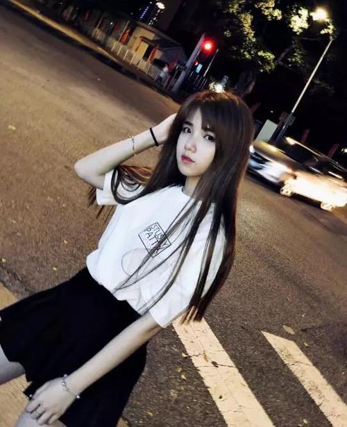 快手薇薇欧尼的真实身高体重到底是多少？官方数据与粉丝猜测差异这么大，她本人到底有没有公开过准确信息？