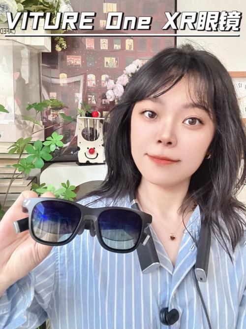 快手红人薇薇欧尼微博为何频繁互动引发热议？其内容转型背后藏着什么运营密码？