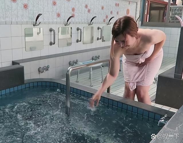 抖音洗澡视频爆火背后，是大众窥私欲作祟还是迅雷下载技术的流量密码？