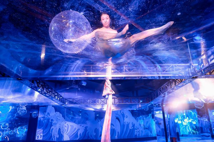 抖音cili舞蹈为何能火遍全网？背后藏着怎样的流量密码与大众心理？