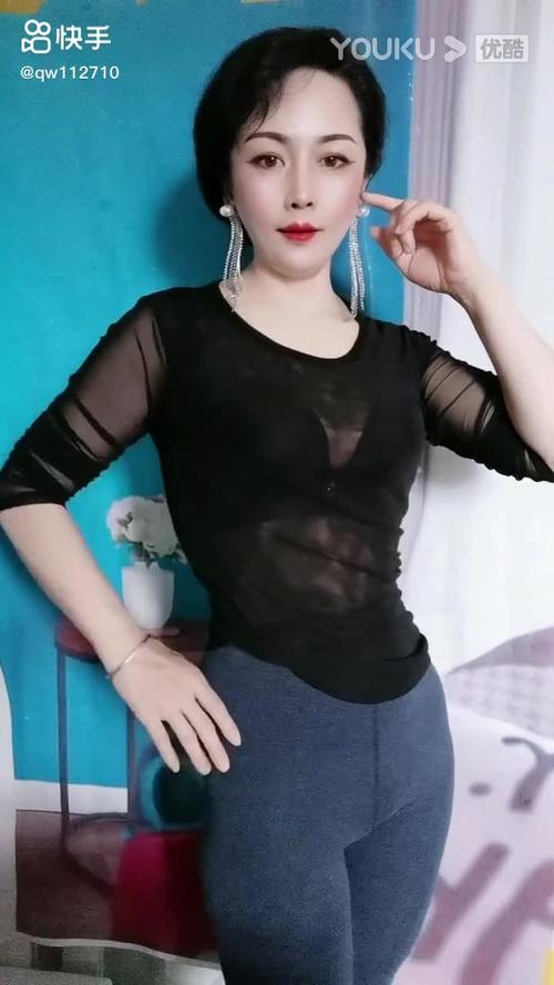 骚一点的熟女快手ID，如何把握性感与低俗的边界，平台审核会允许吗？