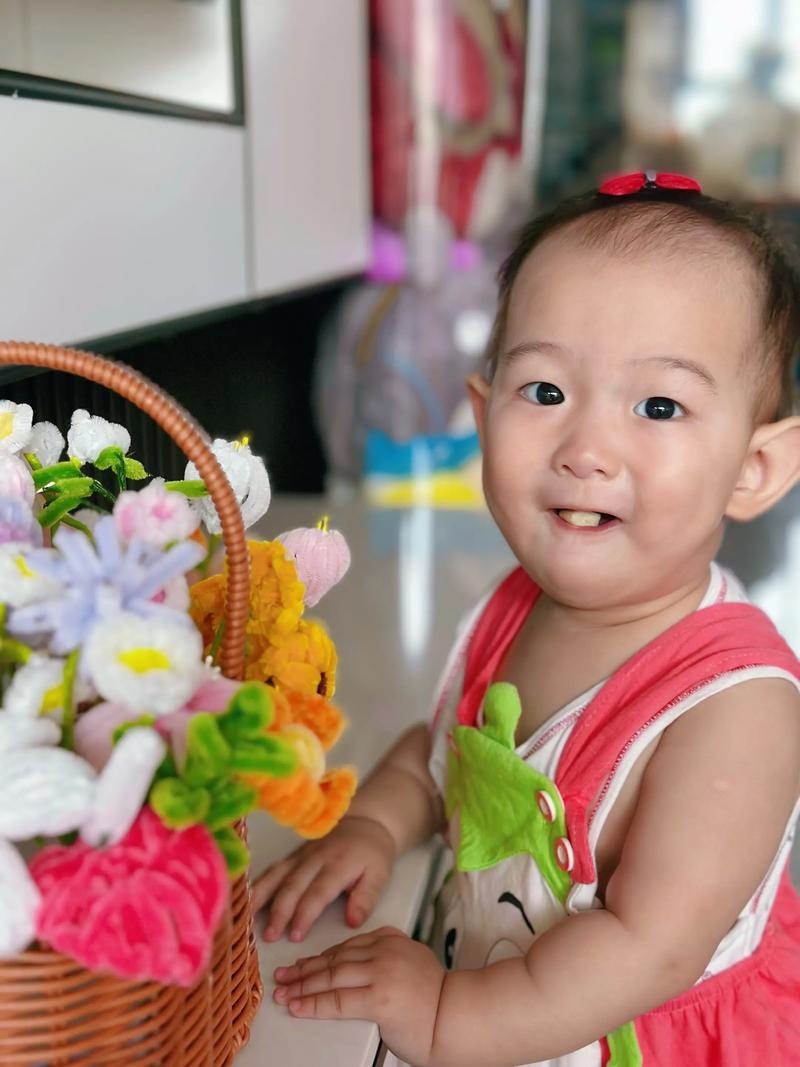 黑龙江鹤岗萌娃快手号走红背后,是偶然流量还是童年被过度消费?