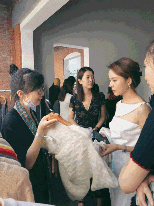 上海小红书客服专员的工作内容具体包括哪些?薪资待遇如何?晋升空间大吗?