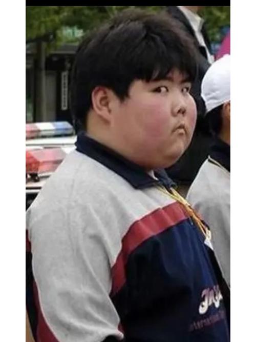 快手上那个搞笑小胖子，为何能凭借幽默视频走红网络？