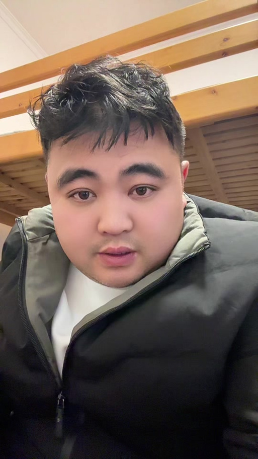 快手生性胖哥的真实身份到底是什么？他的走红背后是否隐藏着不为人知的故事？