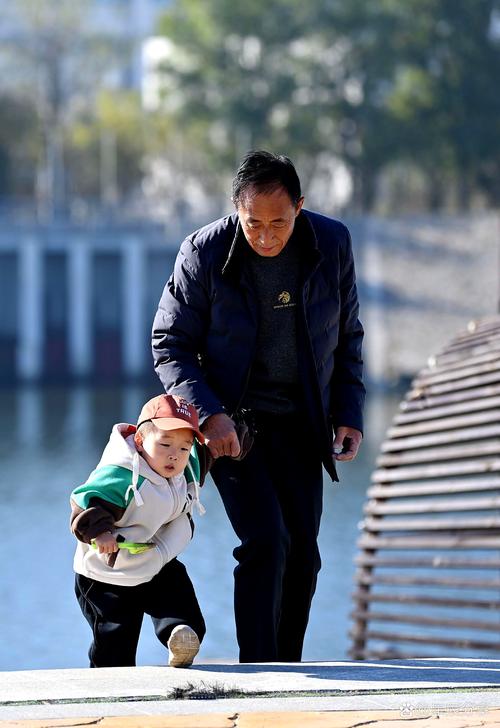 抖音返老还童照片是AI技术魔法还是另有玄机?背后藏着怎样的技术原理与隐私边界?