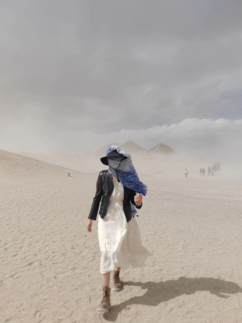 抖音bgm沙漠为何能成爆款?它藏着怎样的情绪密码与传播逻辑?