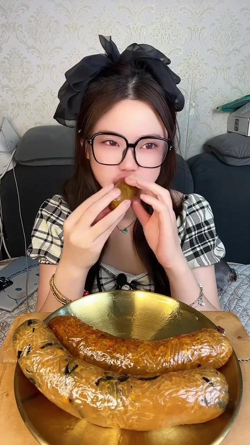 快手上那些大快朵颐的吃货视频,是真的吃播还是精心设计的表演?