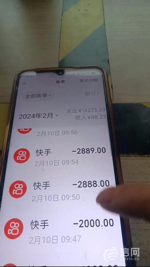 快手刷礼物的用户是否非理性消费?直播打赏背后的心理动机与社会现象解析