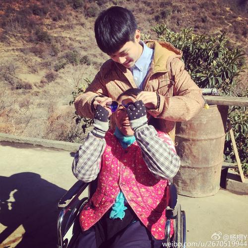 变形计杨桐的快手ID号是多少?他的账号内容与节目形象有何不同?