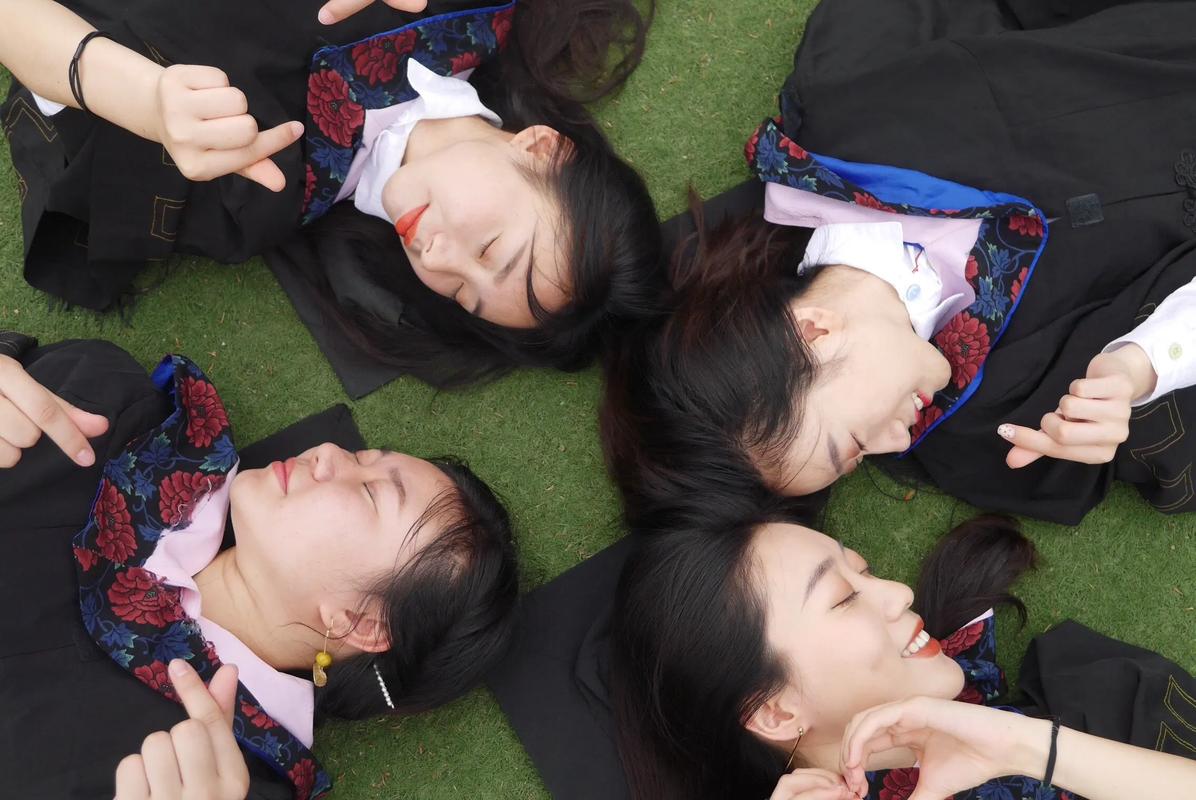 抖音纸短情长对唱为何能引爆情感共鸣？背后藏着怎样的流量密码？